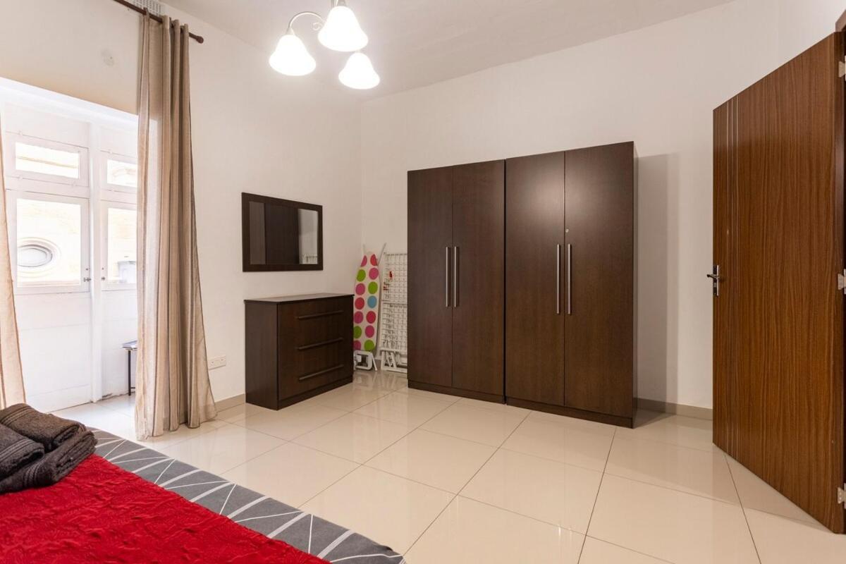 Superbly Located Cosy 2-Bedroom Apartment Валетта Экстерьер фото