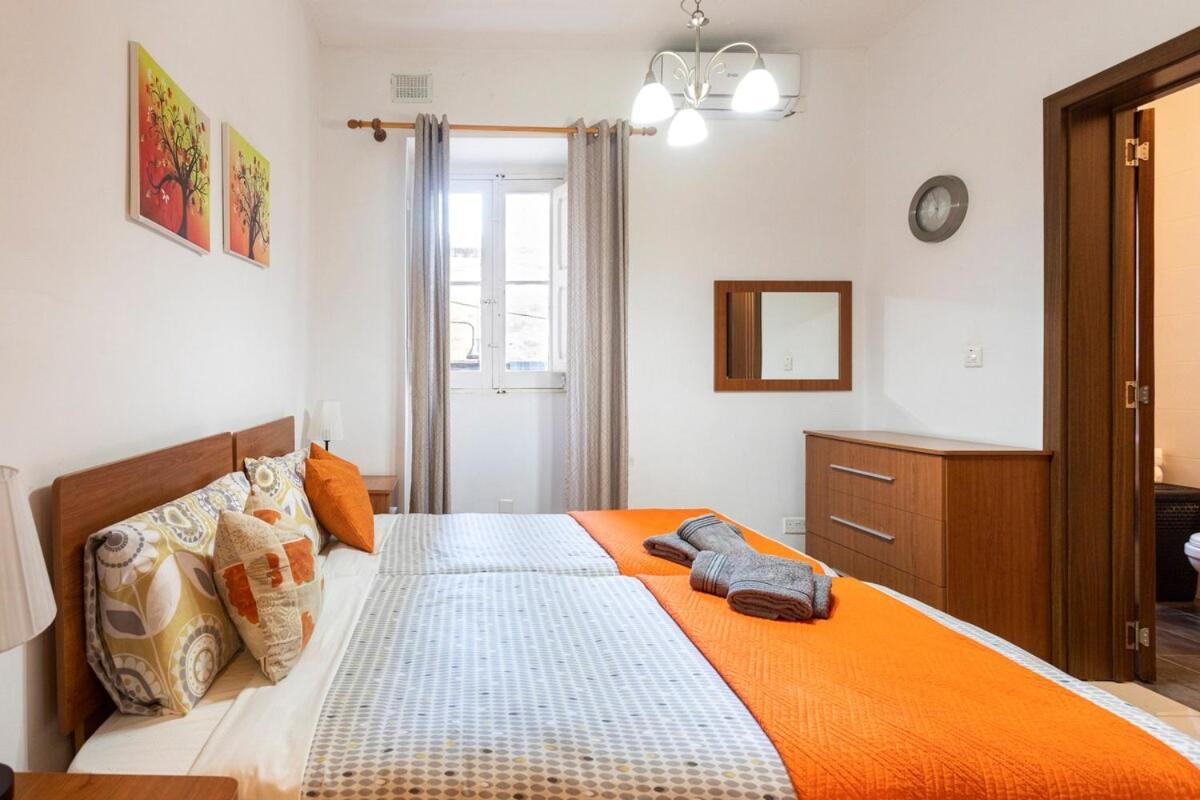 Superbly Located Cosy 2-Bedroom Apartment Валетта Экстерьер фото